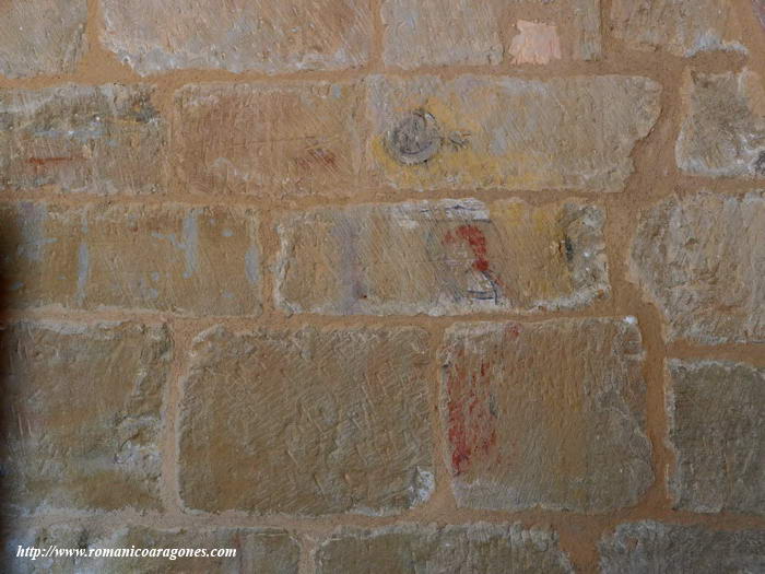 RESTOS DE PINTURA EN MURO NORTE